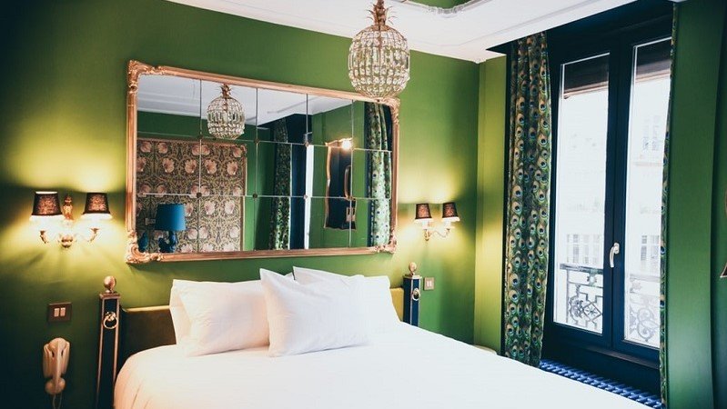 Bunte Anstriche im Schlafzimmer und wie sie wirken | KLUGE