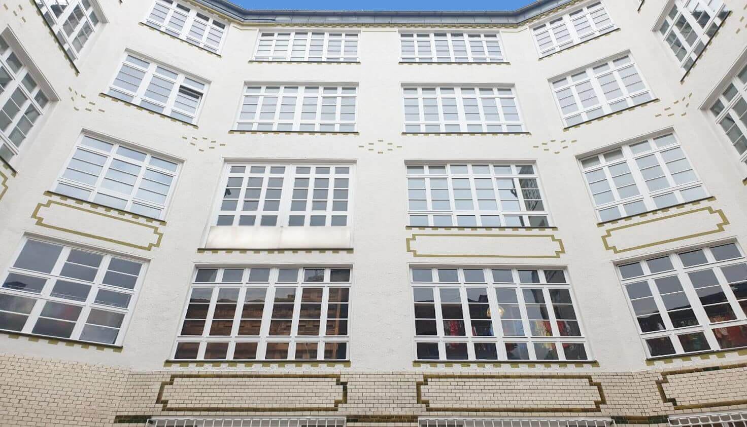 Malerbetrieb Kluge - Referenz Gewerbekunden - Fassaden- und Fenstersanierung in Kreuzberg