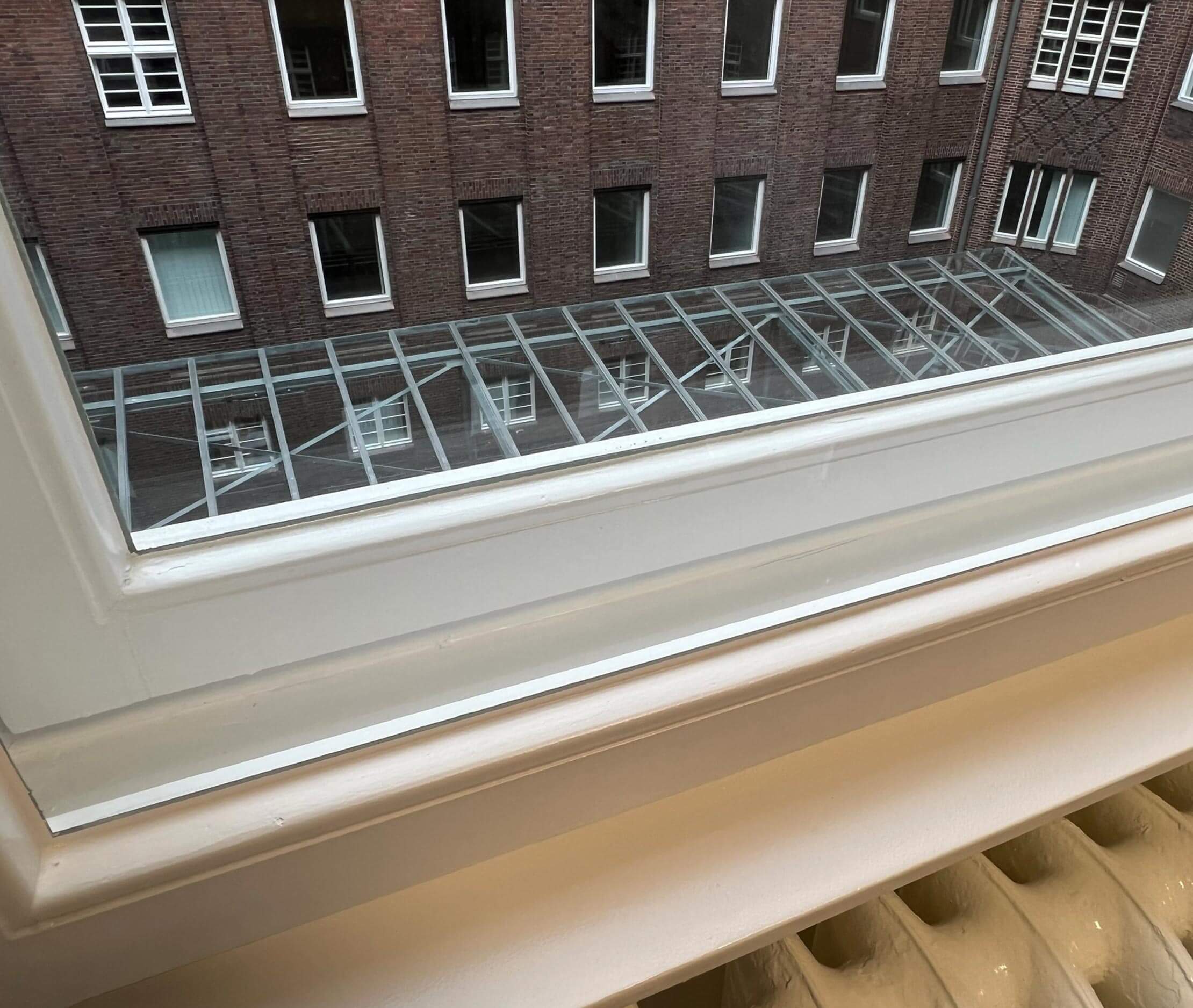Malerbetrieb Kluge Fenstersanierung Gewerbekunden Referenz Büros in der Ringbahnstraße - Fensterrahmen