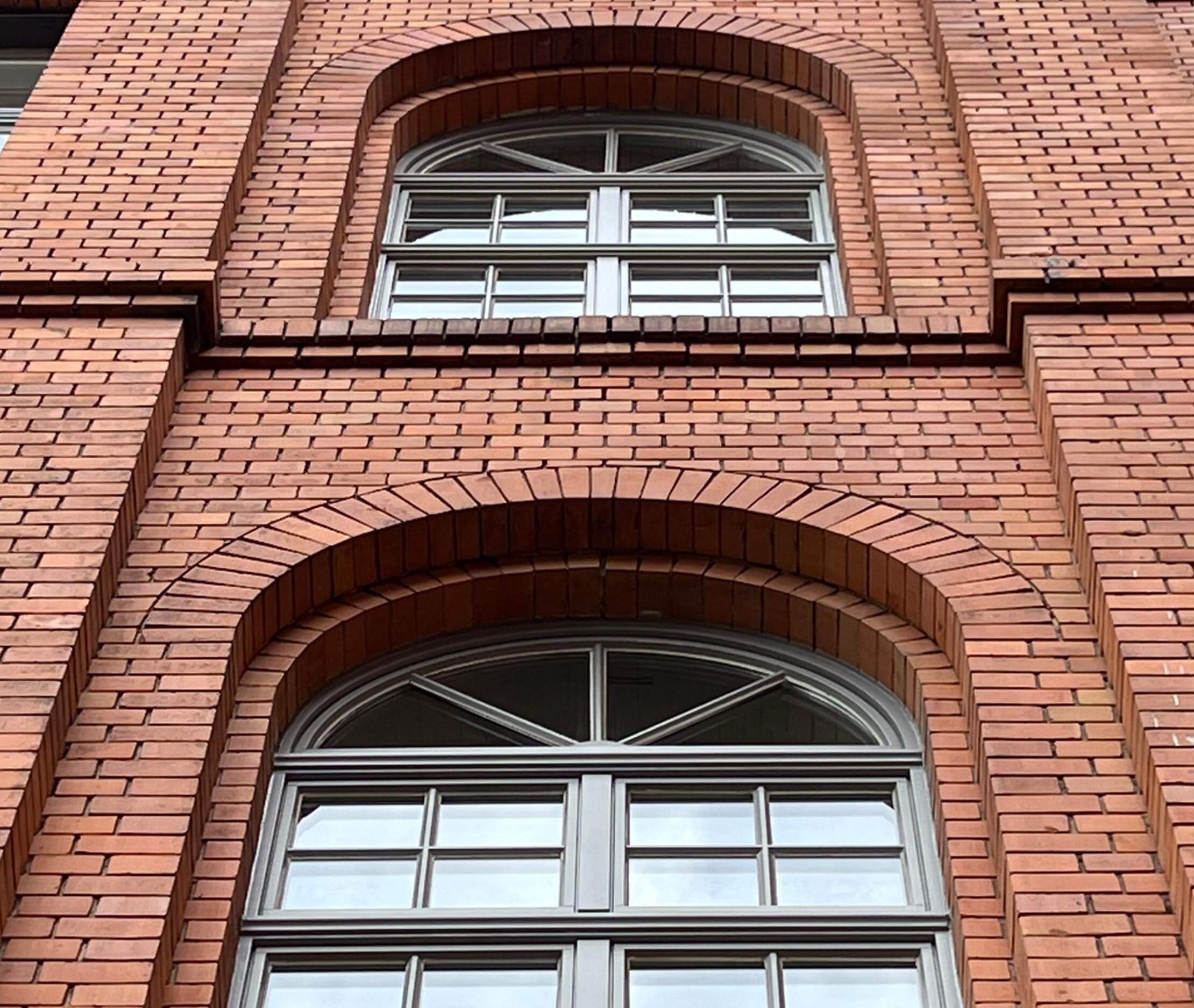 Malerbetrieb Kluge Fenstersanierung Gewerbekunden Referenz Büros in der Elsenstraße - sanierte Fenster